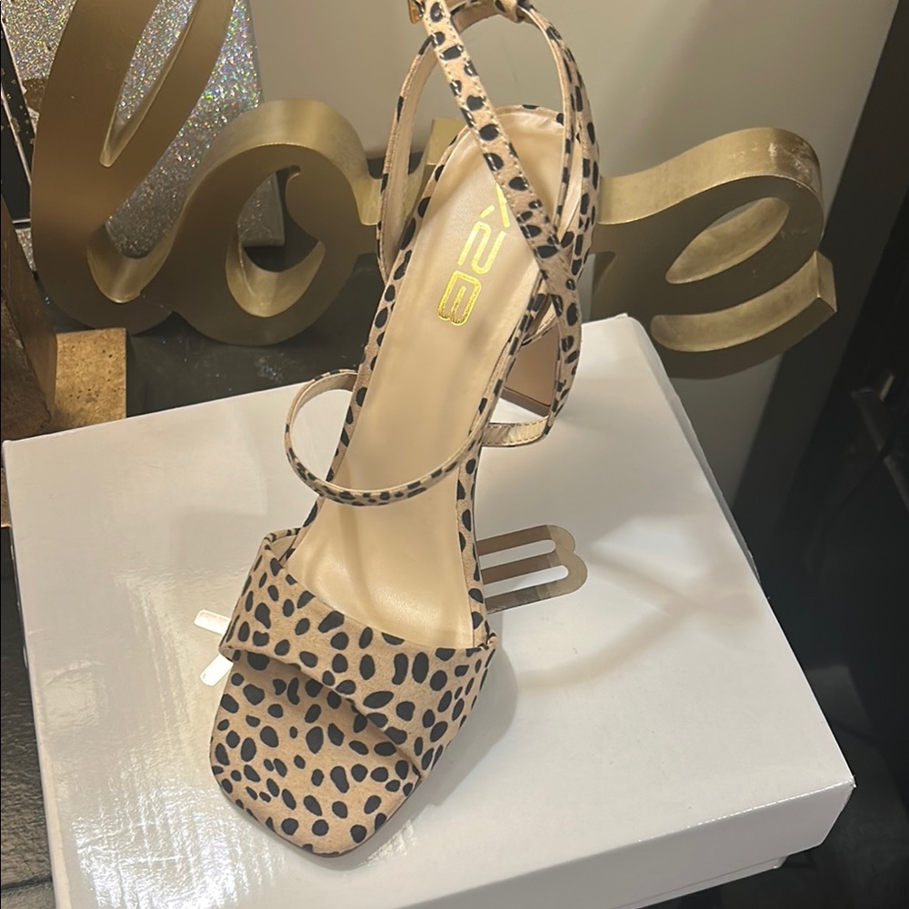 X2B Ally-3 Cheetah Heeled Sandals NIB